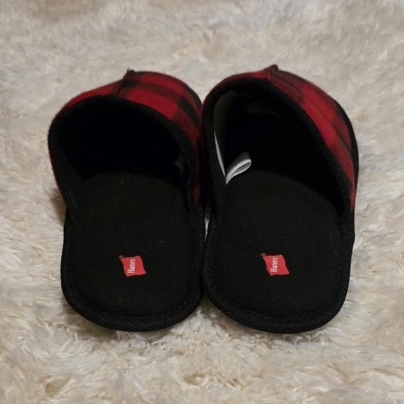 Hanes Size 11/12 Red and Black Plaid Slippers NWOT - Picture 4 of 6